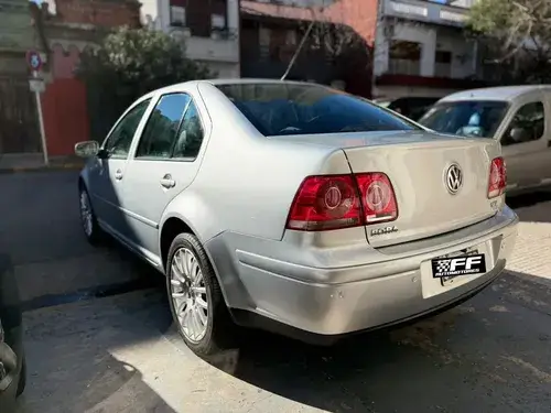 Volkswagen Bora 1.8 Highline T Tiptronic Cuero 2011