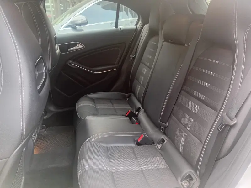 Mercedes-Benz A 200 1.6 Urban 156cv 2017