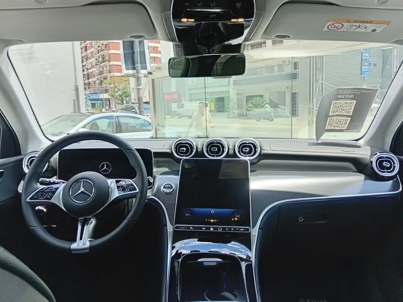 Mercedes-Benz GLC200 2.0 avantgarde 2025