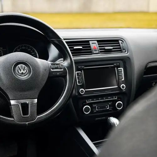 Volkswagen Vento 2.0 TDI LUXURY DSG L11 2012