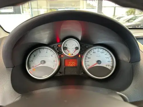 Peugeot 207 Compact Allure 1.4 MT 2015