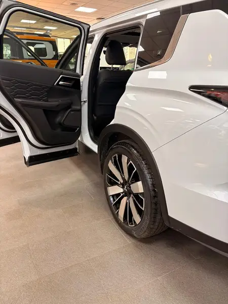 Outlander 2.5L GLS 8AT 4WD Full 2026