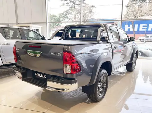Toyota Hilux Pick-Up 2.8 Cd Sr 204Cv 4X4 2026