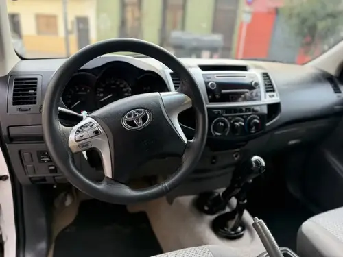 Toyota Hilux Pick-Up 2.5 Cover Cs Dx Pack 4x4 Cerrada 2014