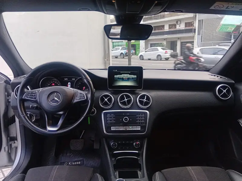 Mercedes-Benz A 200 1.6 Urban 156cv 2017