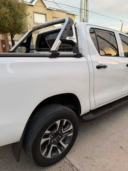 Toyota Hilux 4x2 DX 2.4 2023