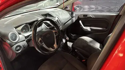 Ford Fiesta Kinetic 1.6 Design 120cv Titanium 2013