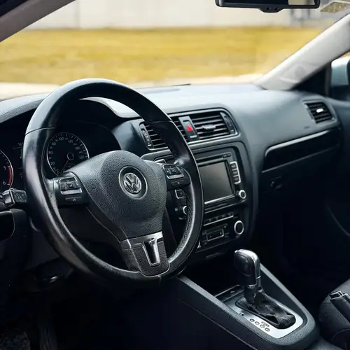 Volkswagen Vento 2.0 TDI LUXURY DSG L11 2012
