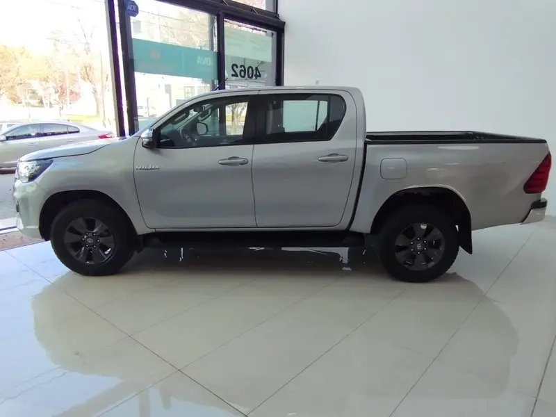 Toyota HILUX SRV 4X2 2.8 TDI AT 2020