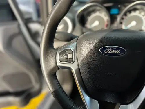 Ford Fiesta Kinetic 1.6 Titanium Powershift 120cv 2015