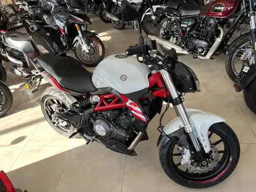 Benelli 302 S Naked 2026