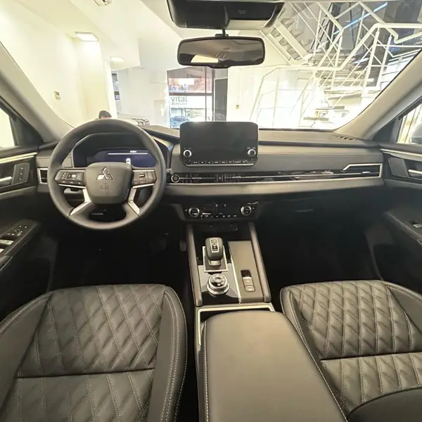 OUTLANDER 2.5L GLS 8AT 4WD Full 2026