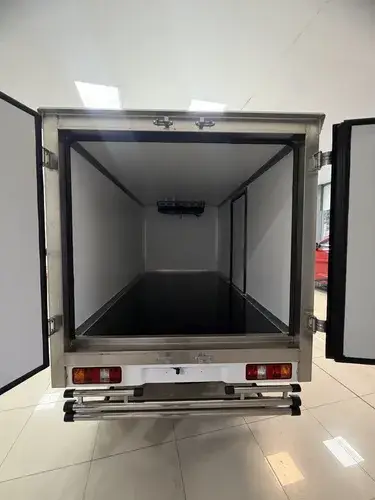 C31 1.5 Box Refrigerado Cab Simple 2026