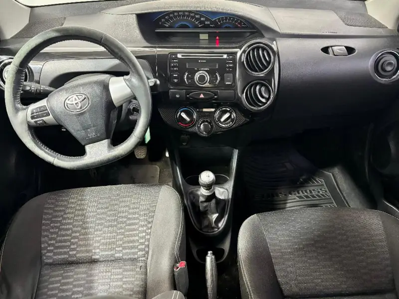 Toyota Etios 1.5 5 PTAS CROSS 2014