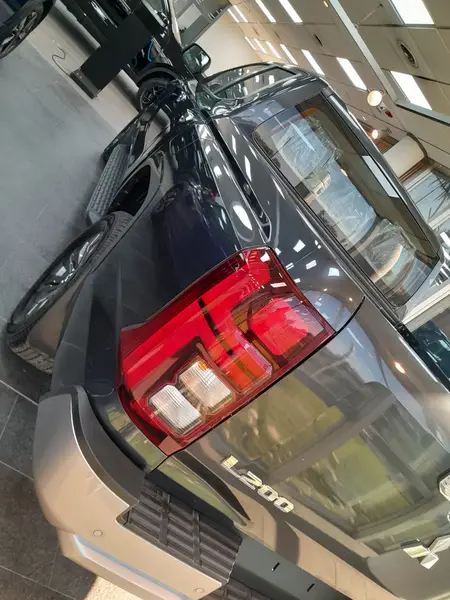 L200 2.4L GLS L200 2.4L GLS 6AT 4WD FULL 2026