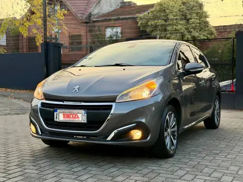 Peugeot 208 1.6 FELINE L16 2017