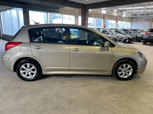 Nissan Tiida 1.8 Tekna 2012