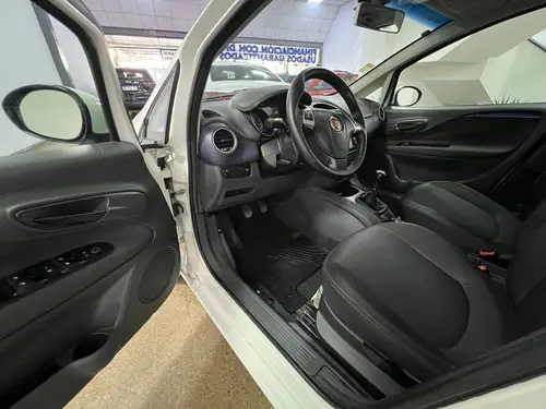 Fiat Punto 1.4 Attractive Pack Top Uconnect 2016