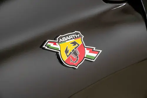 Fiat FASTBACK 1.3 T GSE ABARTH AT6 L24 2025