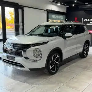 Mitsubishi Outlander 2.5L GLS AT FULL 4WD 2026