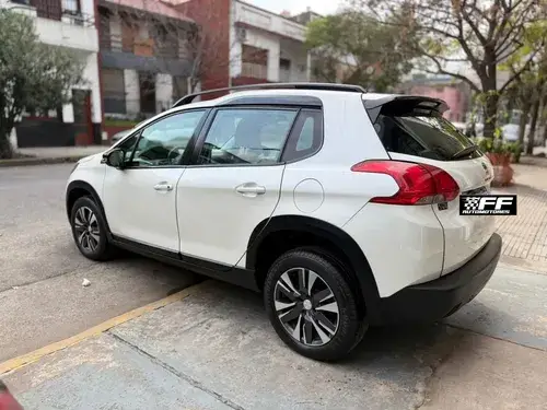Peugeot 2008 1.6 Feline Tip 2020