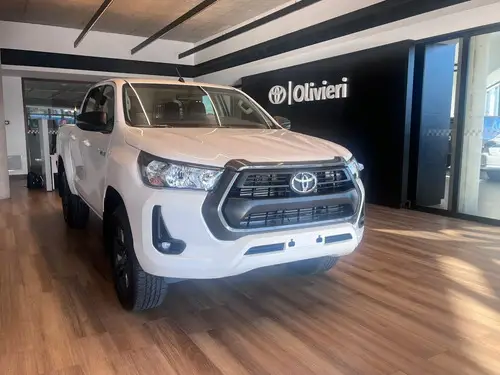 Toyota Hilux Pick-Up 2.8 Cd Sr 204Cv 4X4 At 2026