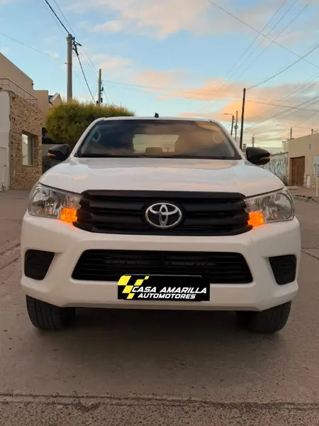 Toyota Hilux 4x2 DX 2.4 2023