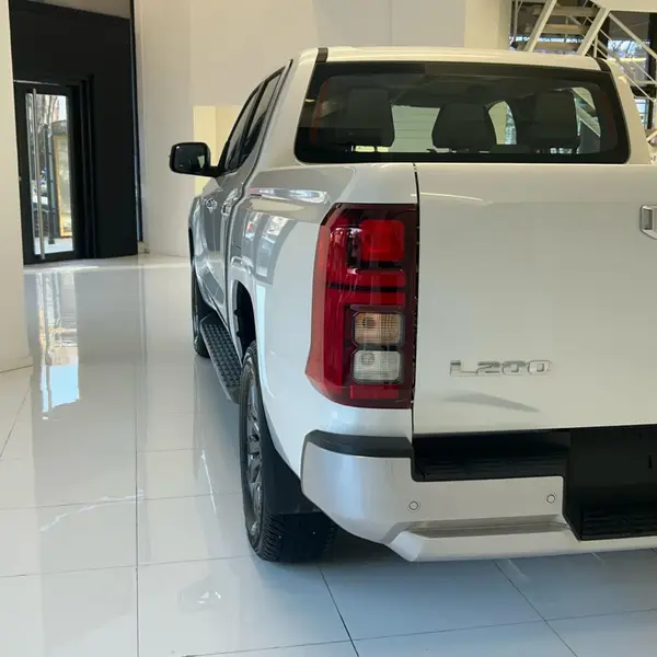 L200 2.4L GLS 6AT 4WD Full 2026