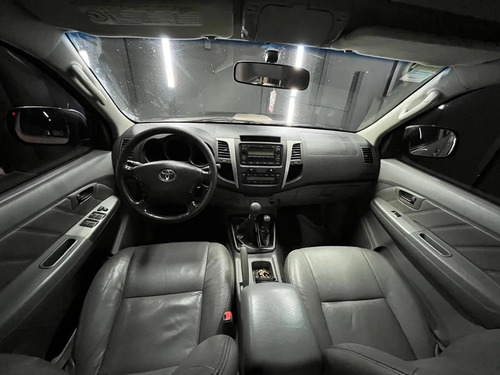 Toyota Hilux 3.0 TDI 4X4 DC SRV CUERO L12 2011