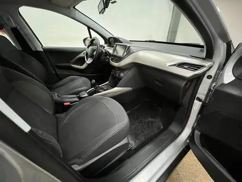 Peugeot 2008 1.6 Allure 2016