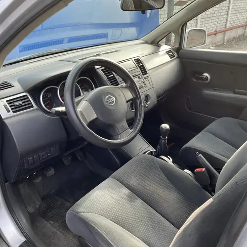 Nissan Tiida 1.8 Visia 2010