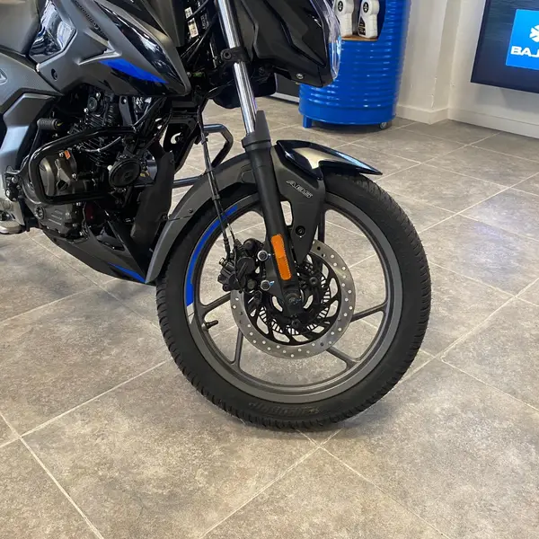 Bajaj Rouser P150 Street 2026
