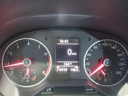 Volkswagen Suran 1.6 Trendline L/15 2015