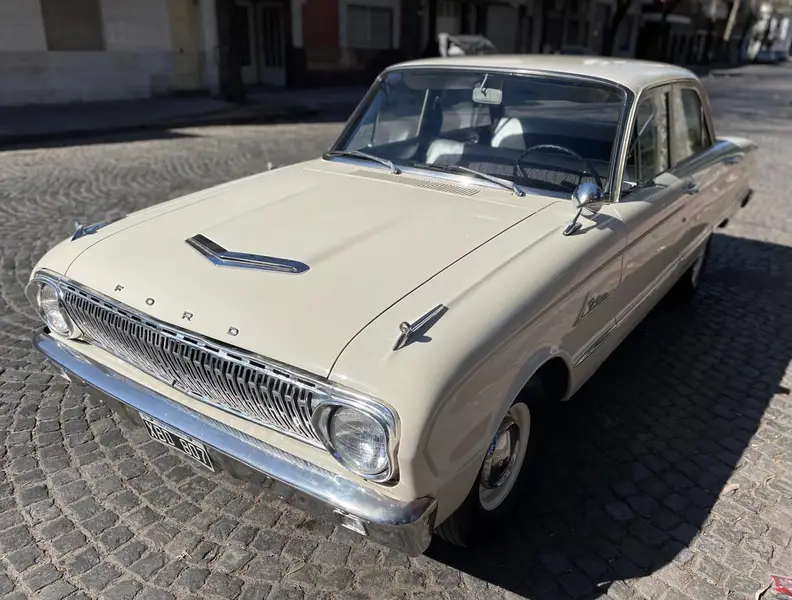 Ford FALCON AMERICANO Luneta redonda de Colección 1962