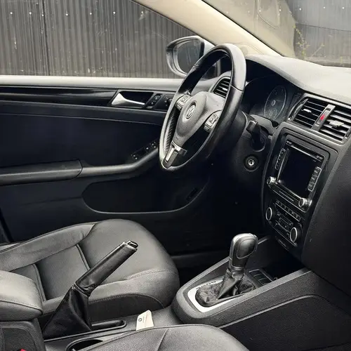 Volkswagen Vento 2.0 TDI LUXURY DSG L11 2012