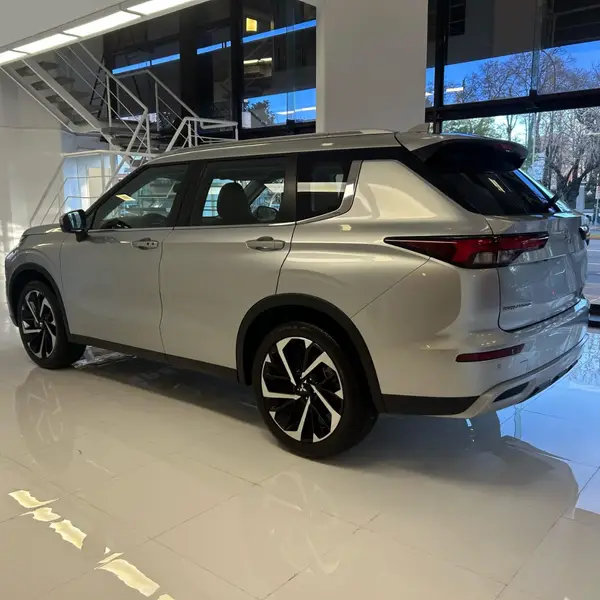 OUTLANDER 2.5L GLS 8AT 4WD Full 2026