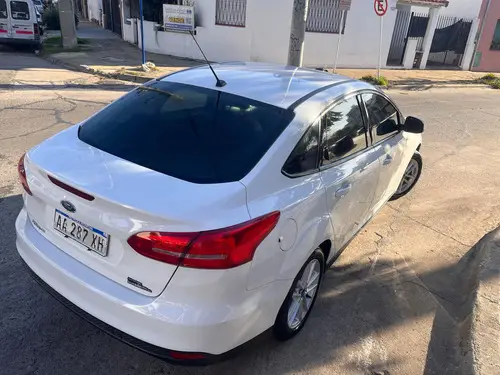 Ford Focus III 1.6 Sedan S 2016