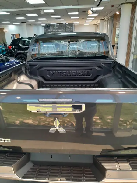 L200 L200 2.4L GLS 4WD FULL 2026
