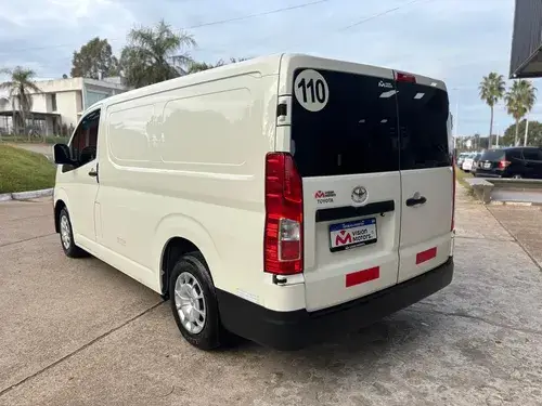 Toyota Hiace 2.8 Tdi Furgón 6at L1h1 3a 4p 2023