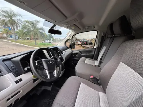 Toyota Hiace 2.8 Tdi Furgón 6at L1h1 3a 4p 2023