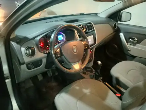 Renault Logan 1.6 Privilege 105cv 2015