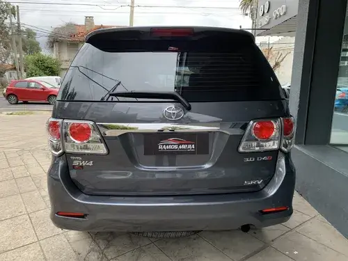 Toyota Hilux SW4 3.0 Srv Cuero I 171cv 4x4 5at 2012