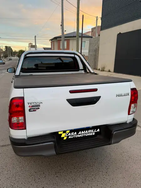 Toyota Hilux 4x2 DX 2.4 2023