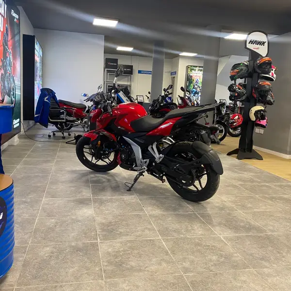 Bajaj Rouser N250 Street 2026