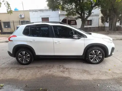 Peugeot 2008 1.6 Feline 2021