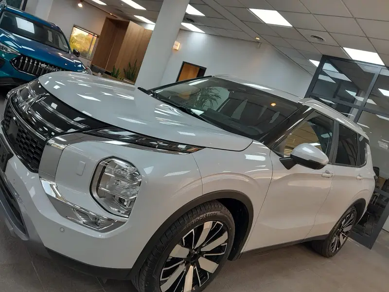 OUTLANDER 2.5L OUTLANDER 2.5L GLS 8AT 4WD FULL 2026