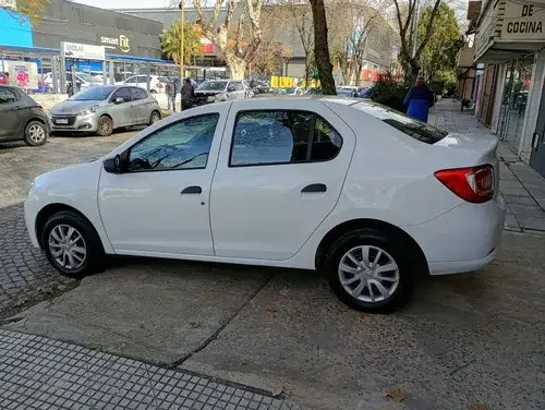 Renault Logan 1.6 16v Life 2025