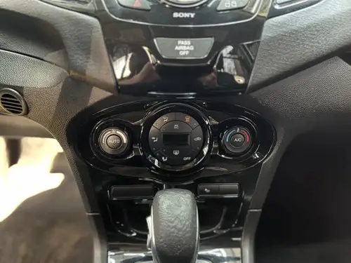 Ford Fiesta Kinetic 1.6 Titanium Powershift 120cv 2015
