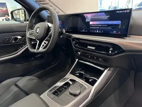 BMW 330i Sedan LCI MSport 2025