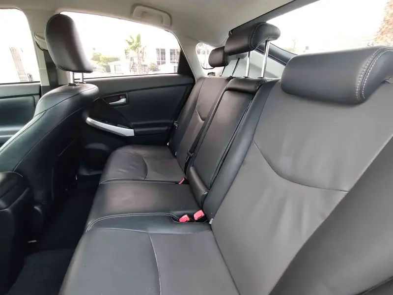 Toyota Prius 1.8 CVT L/12 2013